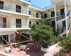 Khách sạn Hotel Karyatides (Agia Marina, Hy Lạp)