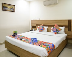 Khách sạn KRS Nest Kondapur (Hyderabad, Ấn Độ)