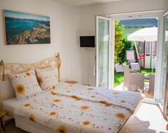 Bed & Breakfast B&B Mon Reve, Petit dejeuner BIO, Jacuzzi (Les Evouettes, Schweiz)