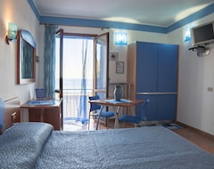 Hotel SOGNI NEL BLU (Ustica, Italy)