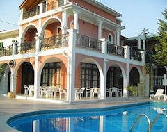 Hotel Marinos (Kalamaki, Greece)