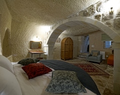 Khách sạn Cappa Rossa Cave Hotel (Ürgüp, Thổ Nhĩ Kỳ)