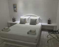 Hotel King's Suites (Kamari, Greece)