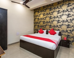 Hotel OYO 16393 JMC Blue Inn (Indore, India)