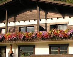Khách sạn Haus Schnetzer (Schruns, Áo)