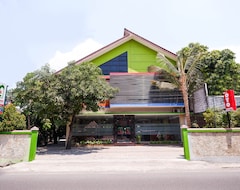 OYO 1532 Mawar Indah Hotel (Surakarta, Indonezija)