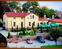 Hotel Restauracja RETRO & OAK ROOMS (Oborniki Śląskie, Polen)