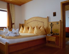 Hotel Sabine (Lech am Arlberg, Austria)