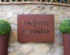 Khách sạn Un Petit Paradis (Marsciano, Ý)