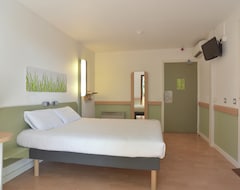 Khách sạn Ibis Budget Villefranche (Limas, Pháp)