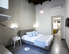 Hotel PARTHENOPE SUITE (Naples, Italy)