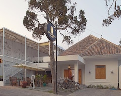 Adhisthana Hotel (Yogyakarta, Endonezya)