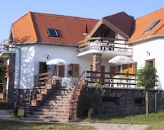 Căn hộ có phục vụ Vorosko apartmanhaz (Révfülöp, Hungary)