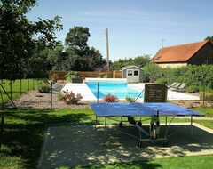 Cijela kuća/apartman Cosy Cottage Just 10 Minutes From Beach With Pool, Tennis Court, Dogs Welcome (Vesly, Francuska)