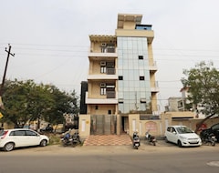 Super OYO Hotel Crosswinds Residency (Noida, India)