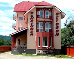 Nhà trọ Octogon (Dumbrava Roșie, Romania)