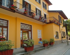Khách sạn Elvezia (Cannobio, Ý)