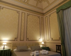 Otel Entnea Suite 668 (Katanya, İtalya)