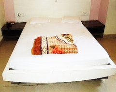 Hotel Trimurty (Raipur, India)