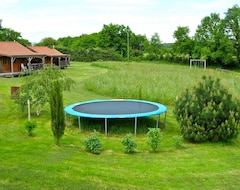 Resort/Odmaralište Le Champ Radis (Marigny-sur-Yonne, Francuska)