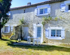 Toàn bộ căn nhà/căn hộ Quiet Furnished Accommodation With Garden (Fontenay-le-Comte, Pháp)