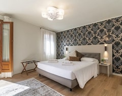 Khách sạn Room 5 - Grifoni Boutique Hotel - Bed&breakfast For 4 People In Venecia (Venice, Ý)