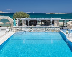 Contaratos Beach Hotel (Naoussa, Greece)