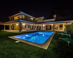 Koko talo/asunto Modern, Large And Beautiful Villa For 12 People With Pool And Garden In AzeitÃo (Azeitão, Portugali)
