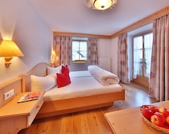 Hotel Rosenhof- Premium & Landhaus Apartments & Wellness & Erlebnisbauernhof (Nauders, Austria)