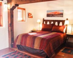 Entire House / Apartment La Posada De Taos - Taos Room (Taos, USA)
