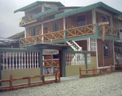 Hotel Charo's Hostal (Montañita, Ecuador)