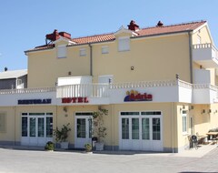 Hotelli Hotel Adria (Kaštela, Kroatia)