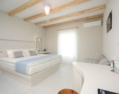 Hotel Antony Suites Adults Only (Agios Georgios, Greece)