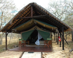 Khách sạn Kwa-Mbili Game Lodge (Hoedspruit, Nam Phi)