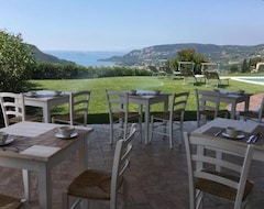 Khách sạn Bellavista Relax (Garda, Ý)