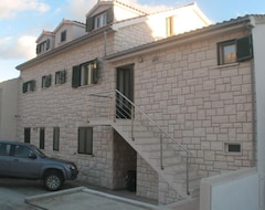 Khách sạn Apartments & Rooms Pierino (Bol, Croatia)