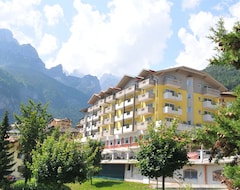 Khách sạn Alpenresort Belvedere Wellness & Beauty (Molveno, Ý)