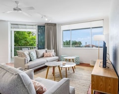 Toàn bộ căn nhà/căn hộ Modern & Comfortable Apartment Close To The Beach, Sunshine Beach (Noosa Heads, Úc)