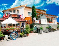 Căn hộ có phục vụ Spa & Pool Apartment Hotel - Restaurant VILLA IVICA (Bratislava, Slovakia)