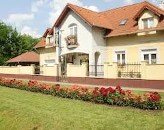 Khách sạn Termál Panzió (Hajdúnánás, Hungary)