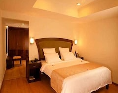 Hotel Blue Waters Cherai (Kochi, India)