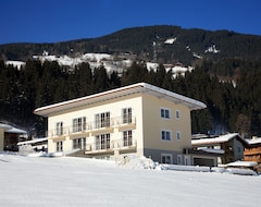 Khách sạn Appartement Platzlhof (Kaltenbach, Áo)
