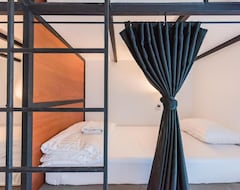 Khách sạn Book A Bed Poshtel - Sha Plus (Phuket, Thái Lan)