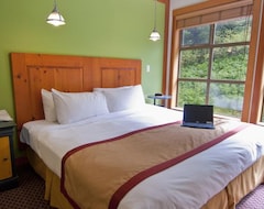 Hotel Lodging Ovations (Whistler, Canada)