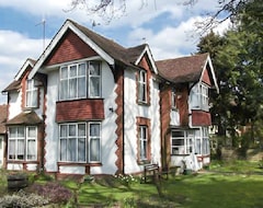 Bed & Breakfast Lenton Lodge Guest House (Horley, Storbritannien)