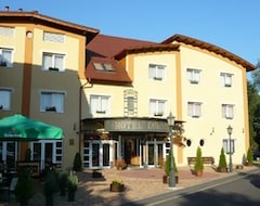 Khách sạn Hotel Lukacs (Kazincbarcika, Hungary)