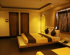 Khách sạn Hotel Adarsh International (Udhagamandalam, Ấn Độ)