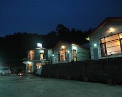 Khách sạn OYO 5928 Village Live In Resort (Chail, Ấn Độ)
