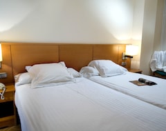 Hotelli Suites Mirasierra (Pamplona, Espanja)