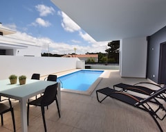 Tüm Ev/Apart Daire Modern Villa With Private Pool, Near The Beautiful Beach Of Foz De Arelho (Caldas da Rainha, Portekiz)